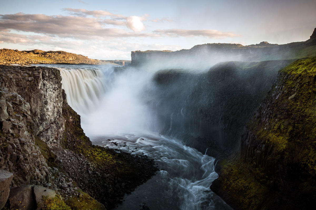 https://www.vesveter.ru/images/iceland/big/detifoss.jpg