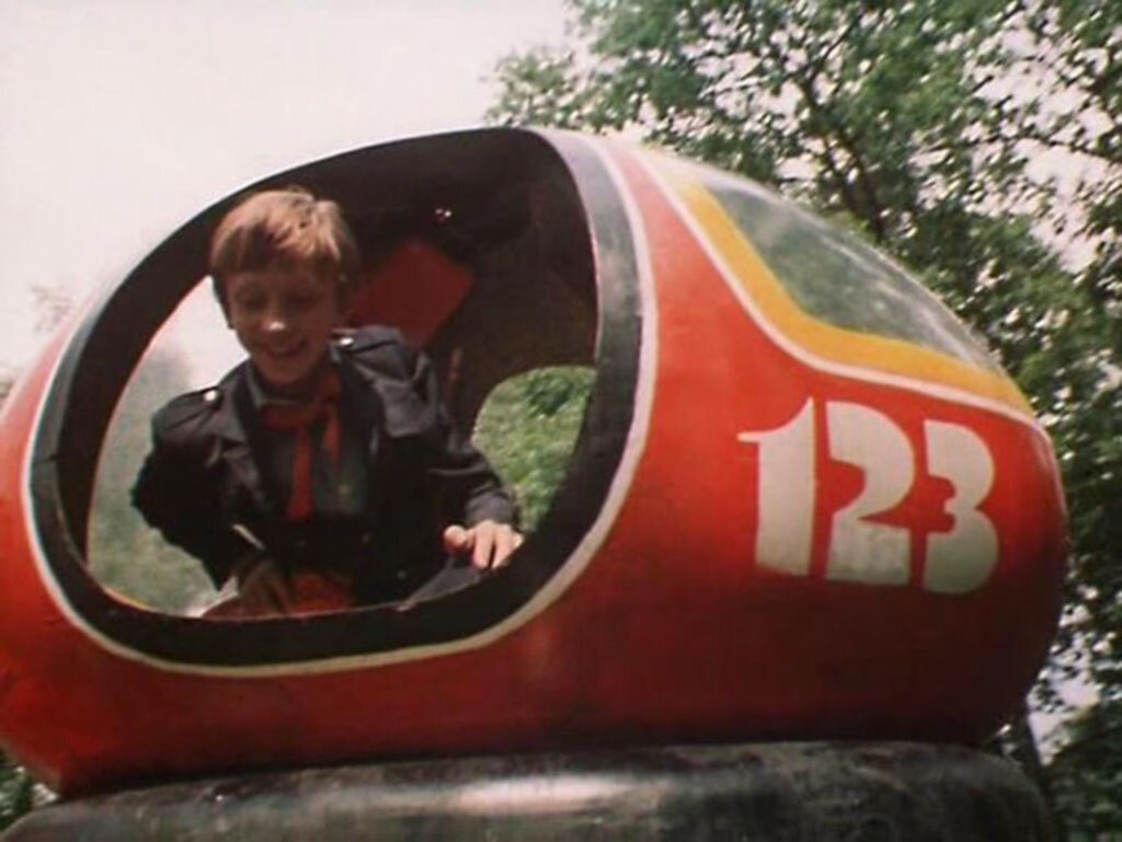 Летающий флип из фильма «Гостья из будущего», 1985 год  📷
