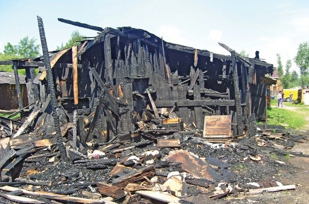    Кировчанин просит снести сгнившие и покрытые мхом сараи в Лянгасово