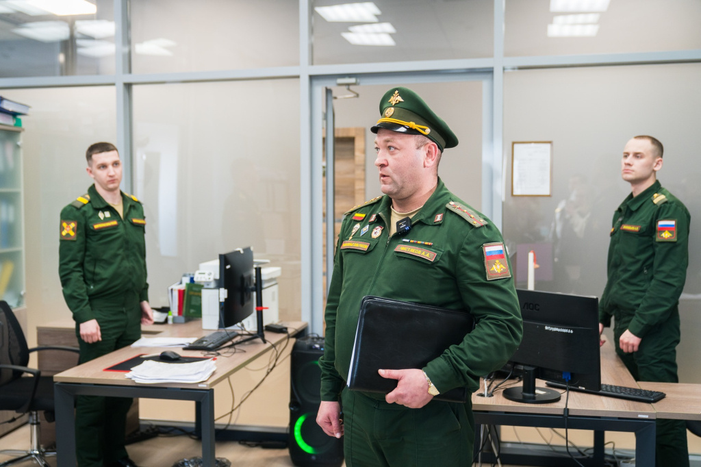    Доброволец из Алтайского края отправился на службу в зону СВО через Югру