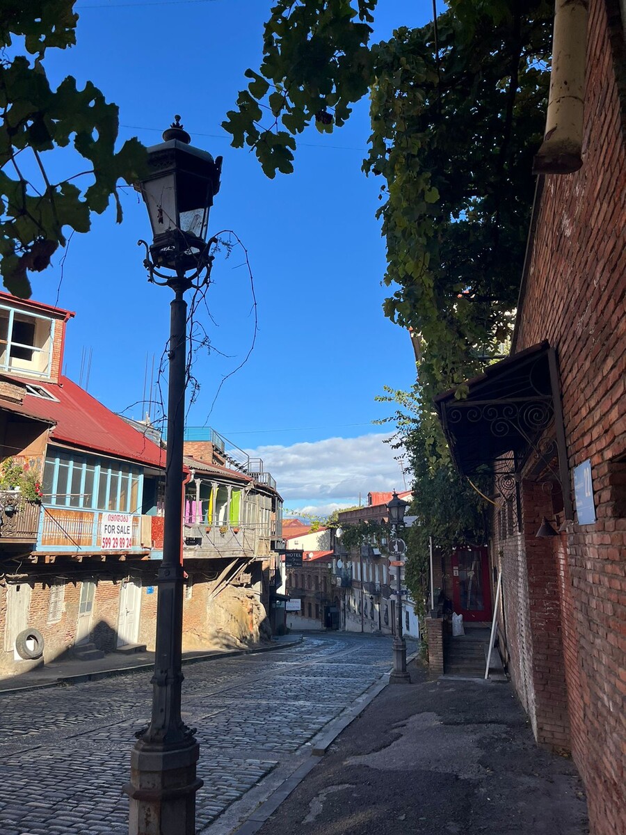 На улице Старого Тбилиси