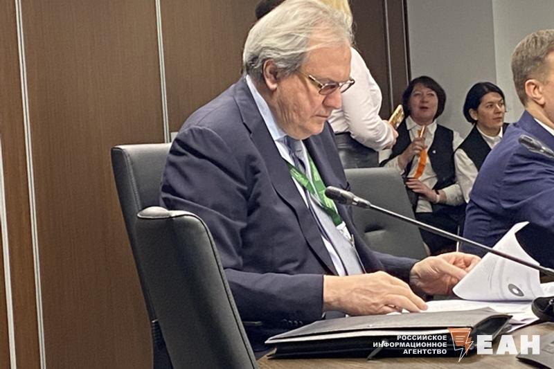    ЕАН / Валерий Фадеев сегодня работает в Екатеринбурге