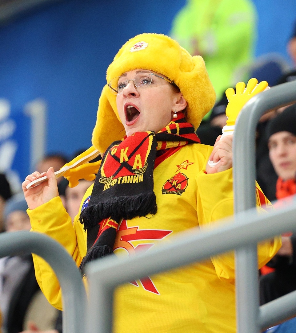 Болельщица на игре "СКА-Нефтяника"