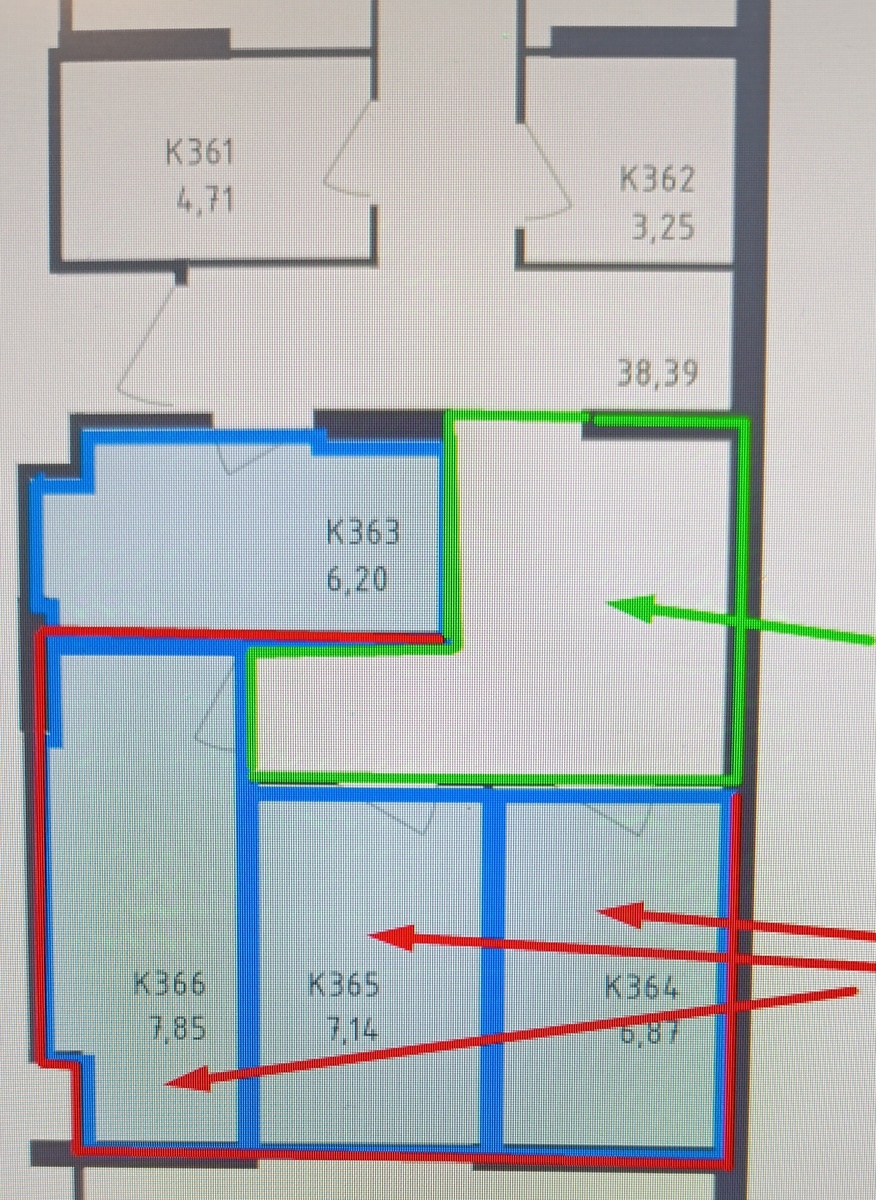 В данном примере три кладовки имеют один общий тамбур и если вы владелец всех трех кладовых, то проблем захватить тамбур у вас не будет.