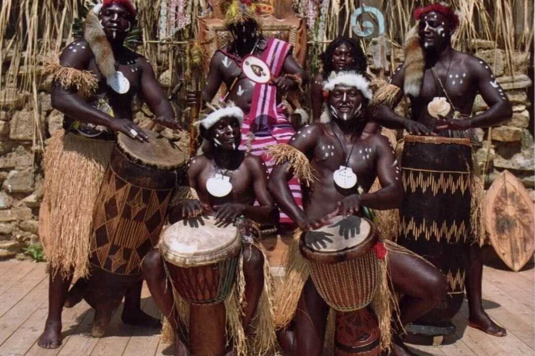 Представьте себе ---эти студенты затребуют себе "молельные" комнаты? 