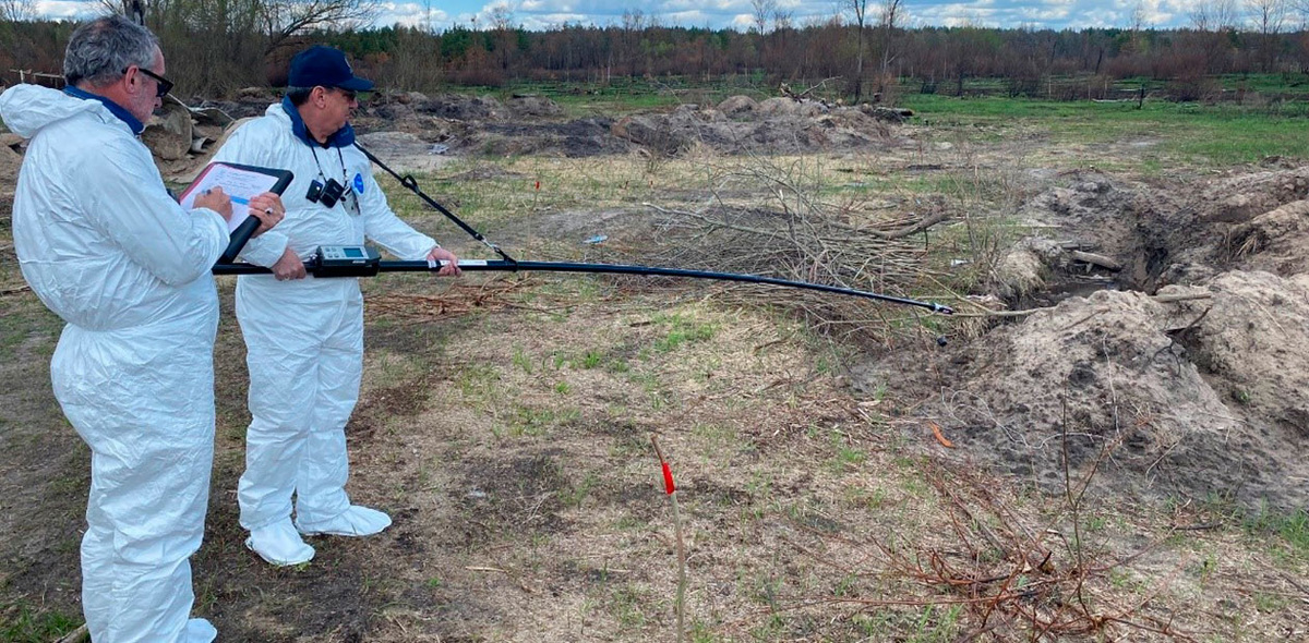 Эксперты МАГАТЭ проводят радиологические измерения в зоне отчуждения Чернобыльской АЭС. 2022 г. © CC BY 2.0/ IAEA Imagebank