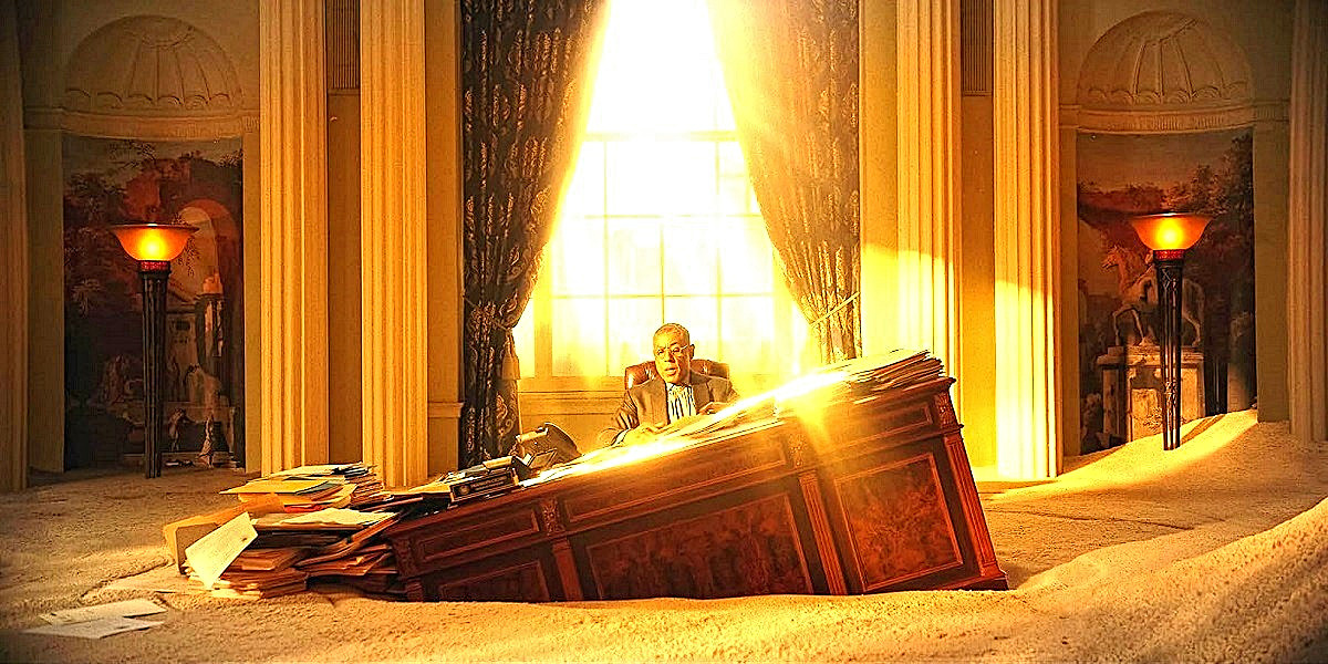 - И правда, давненько что-то уборщица тётя Глаша к нам не заглядывала.