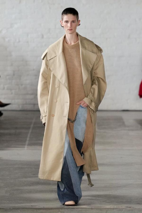 Есть мнение, что это он ложноножку выбросил... 