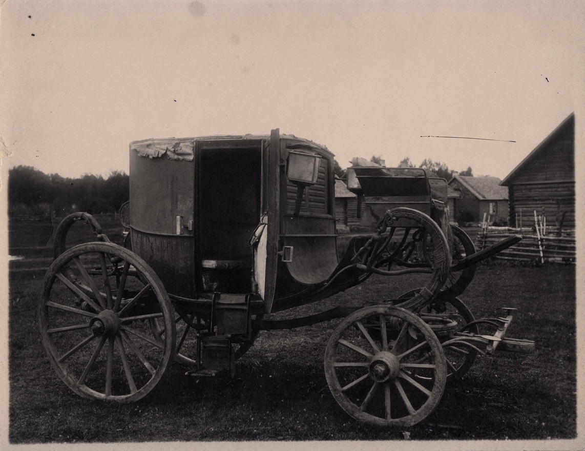Карета, в которой предположительно ездил А.С.Пушкин. Фотография 1899 г.