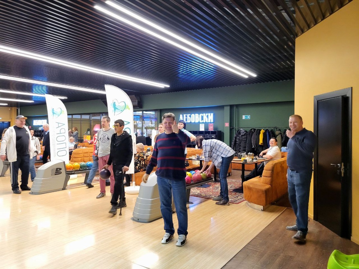  📷    Кибер страйк: Оренбуржцы с протезами рук и ног сыграли в боулинг Кристина Просвиркина