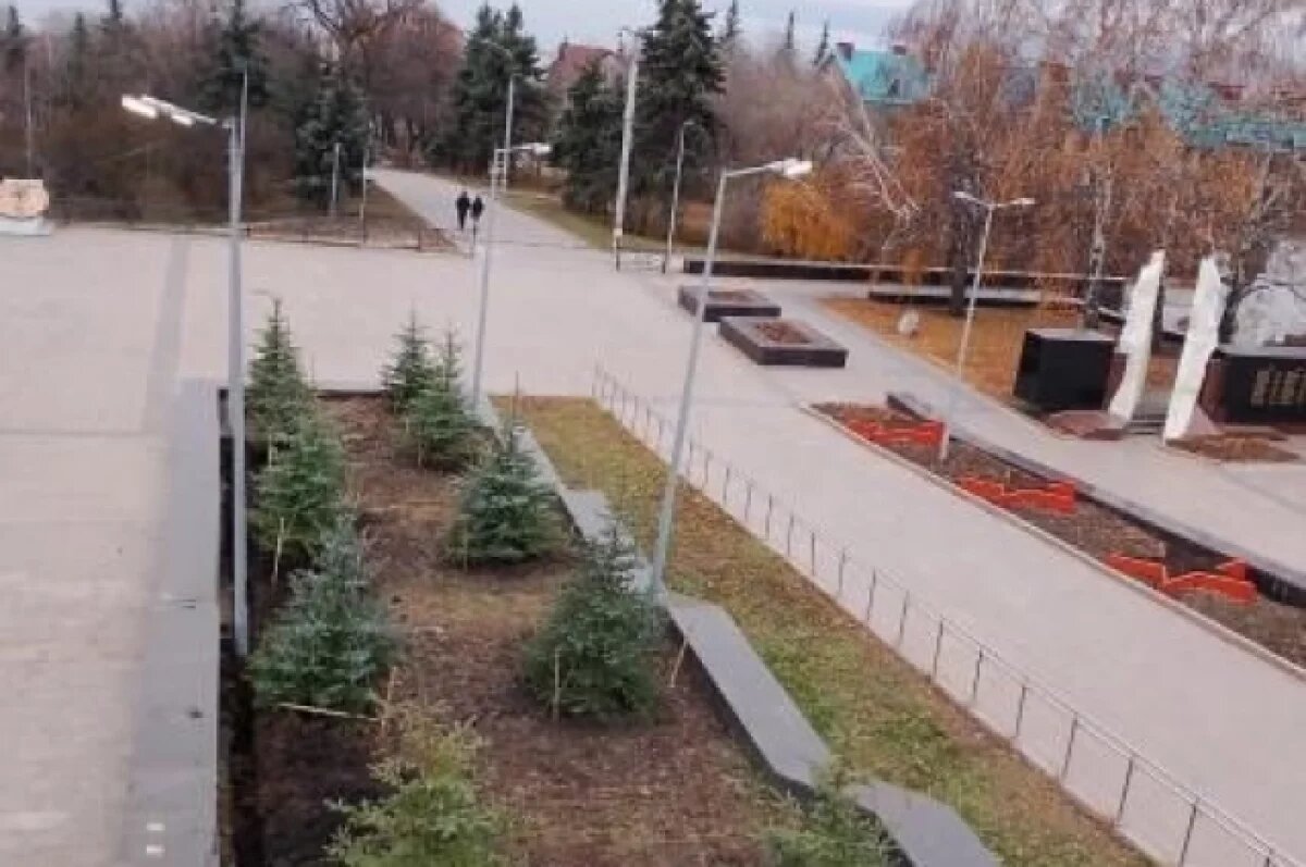    На площади 30-летия Победы в Ульяновске восстановили освещение