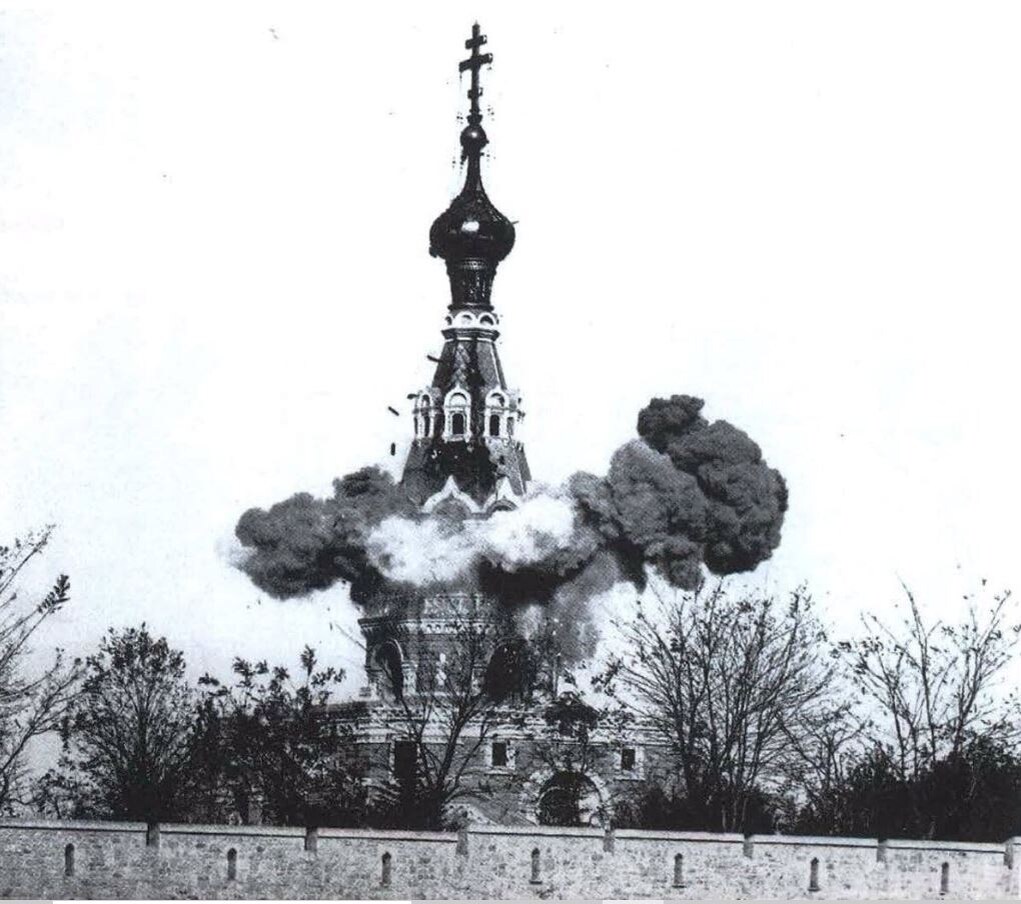 Взрыв храма-усыпальницы русских воинов в Сан-Стефано. Из открытых источников сети Интернет.