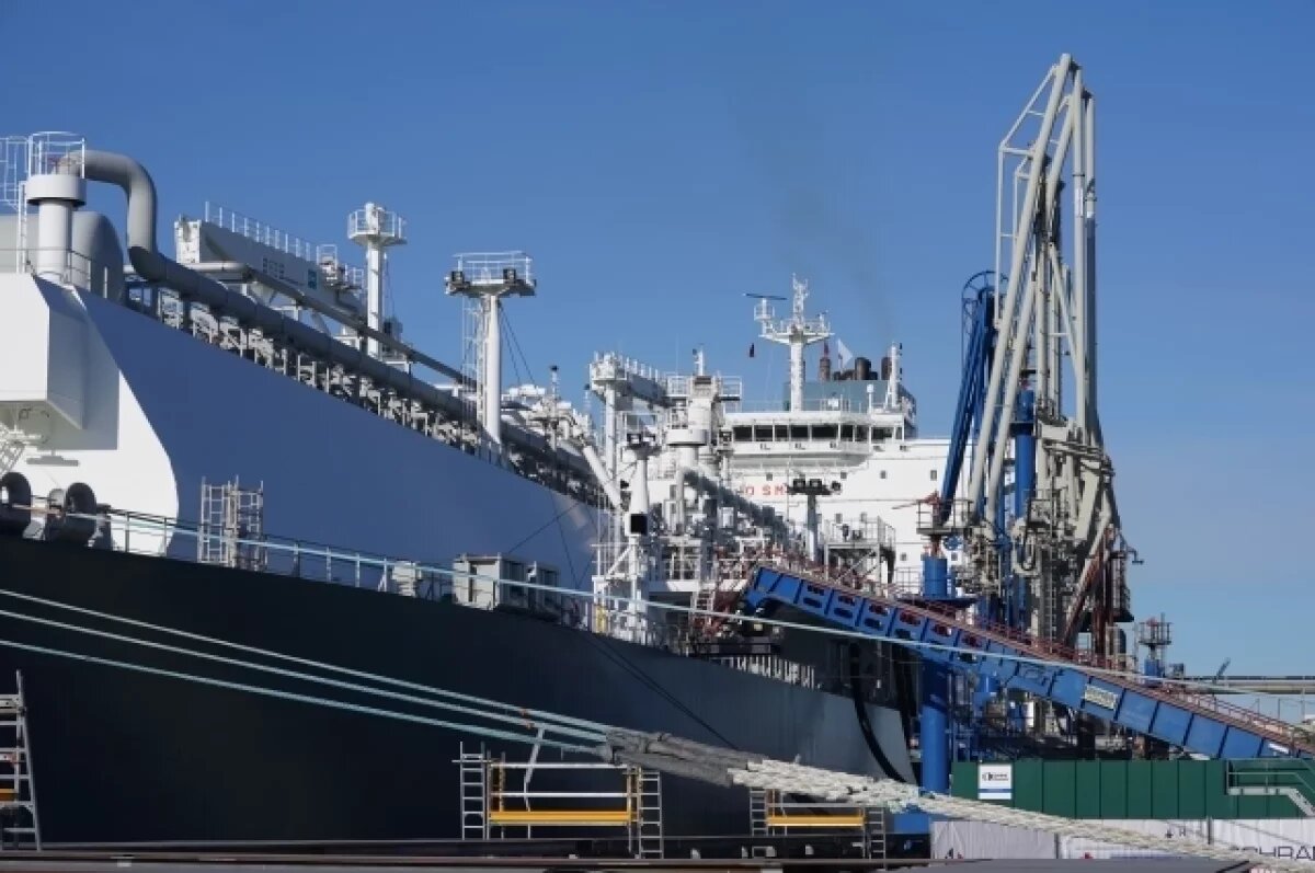    FT: минэкономики ФРГ принуждает компании отказаться от импорта СПГ из РФ