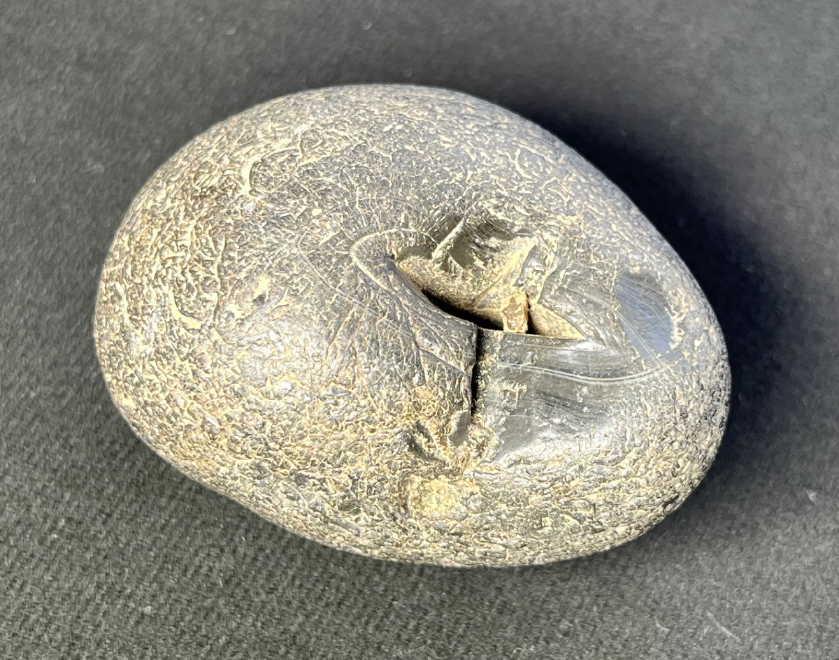 Первый камень