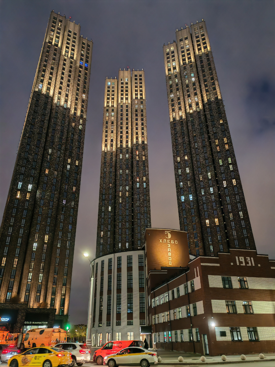 а разных площадках Москвы и не только проходит Глобальная биеннале графического дизайна «Золотая пчела 16». В этом году в программе 16 номинаций, одна из которых посвящена 130-летию Варвары Степановой, «Амазонкам русского авангарда» и женщинам в мировом графическом дизайне.