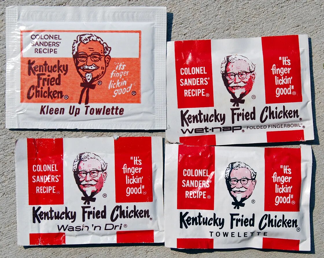 В 1963 году на национальной выставке ресторанов в Чикаго впервые были представлены влажные салфетки Wet-Nap, которые затем стали доступны во всех заведениях сети KFC.