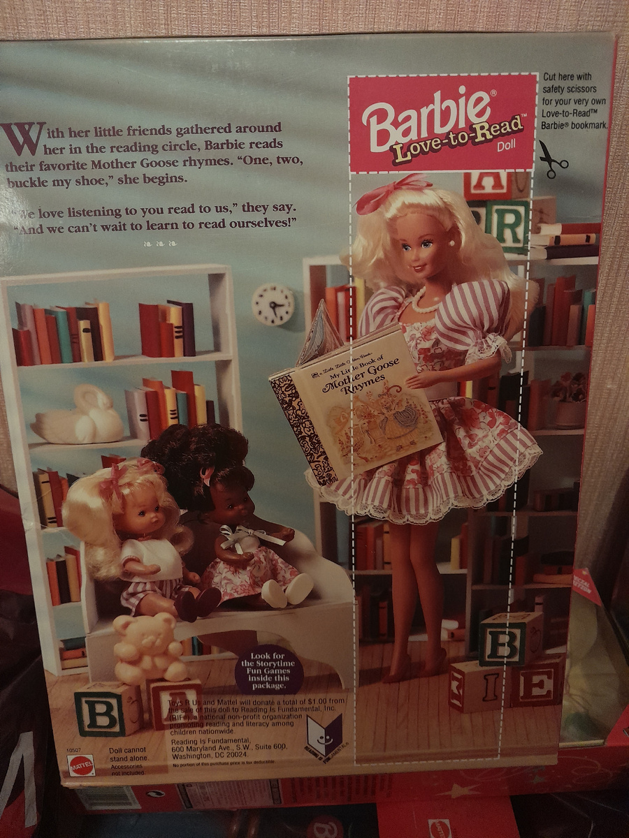 Можно вырезать по пунктиру и получится закладка для книги. Конечно,  я не буду портить эту красоту)