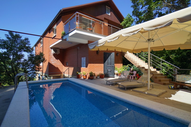 Лазаревское, пер. Победы, 61 Тел.: +7 (918) 306-45-91