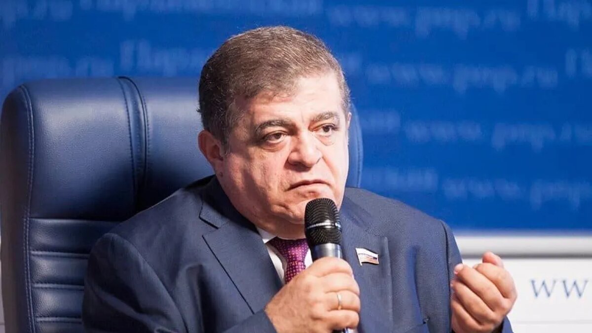    Первый заместитель председателя Комитета Совета Федерации по международным делам Владимир Джабаров.