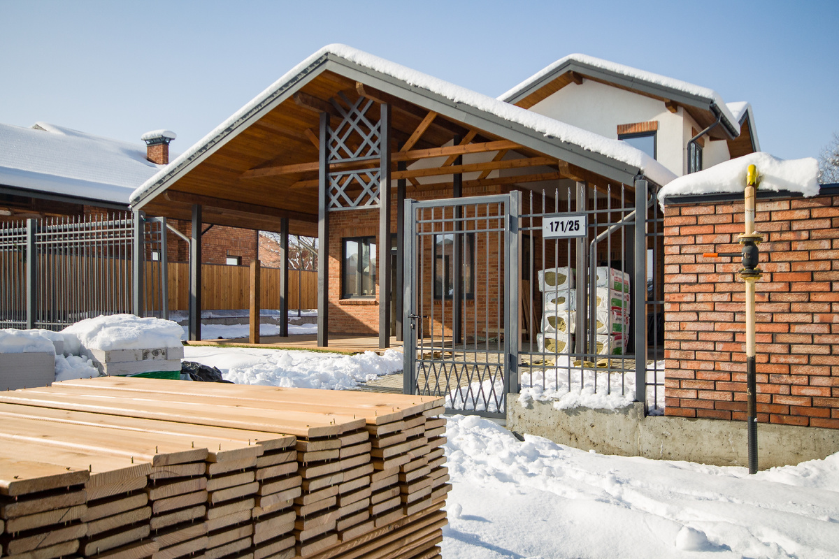 На фото дом "Бирмингем" расположен в КП Дубрава.