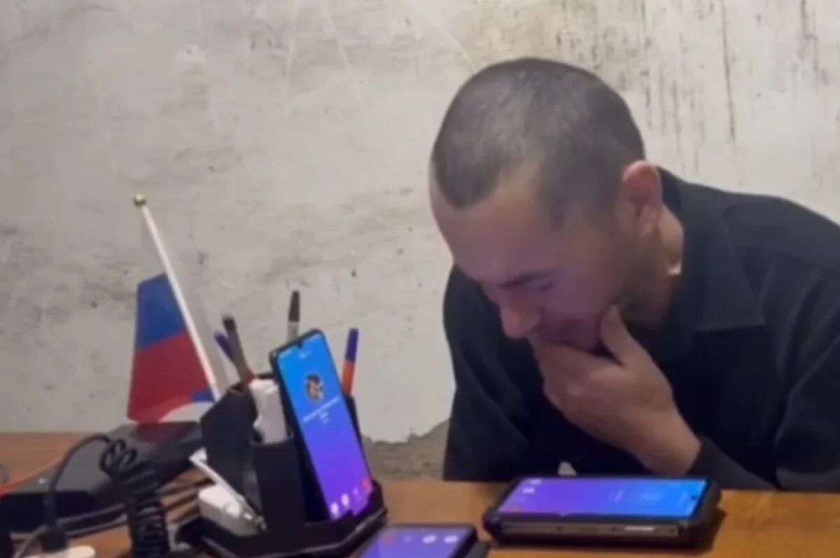    РВ: российские бойцы помогли пленному ВСУ связаться с семьей за границей