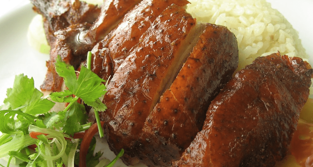 Популярное тайское уличное блюдо: утка Кхао На Фет – готовим дома