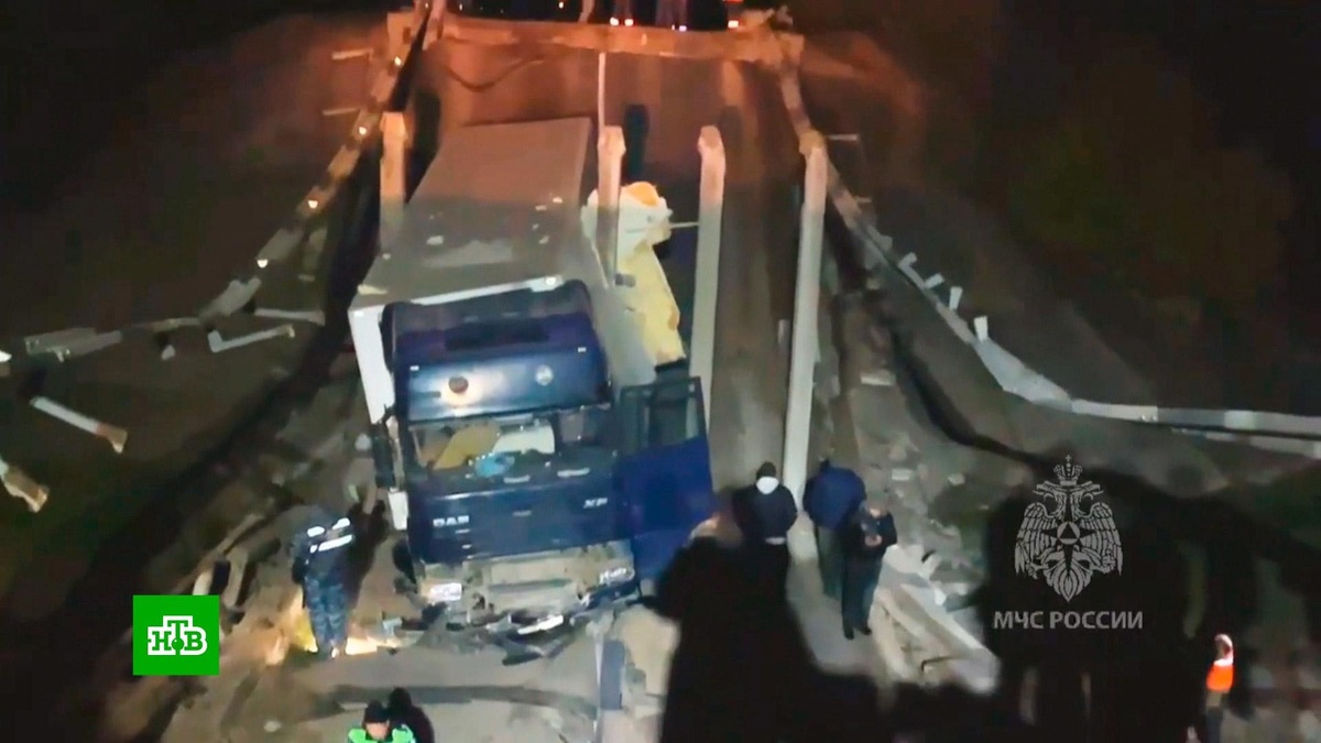    В СК назвали предварительную причину обрушения моста в Крыму