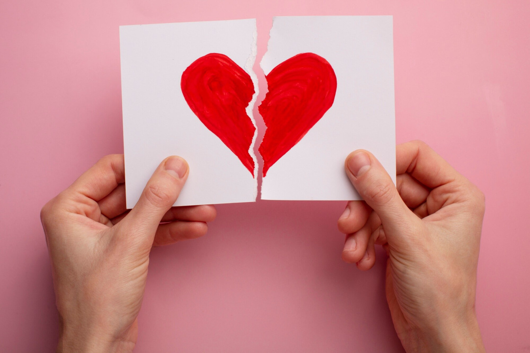 

Знакомо ли вам чувство сожаления, связывающее вас по рукам и ногам с прошлыми отношениями?