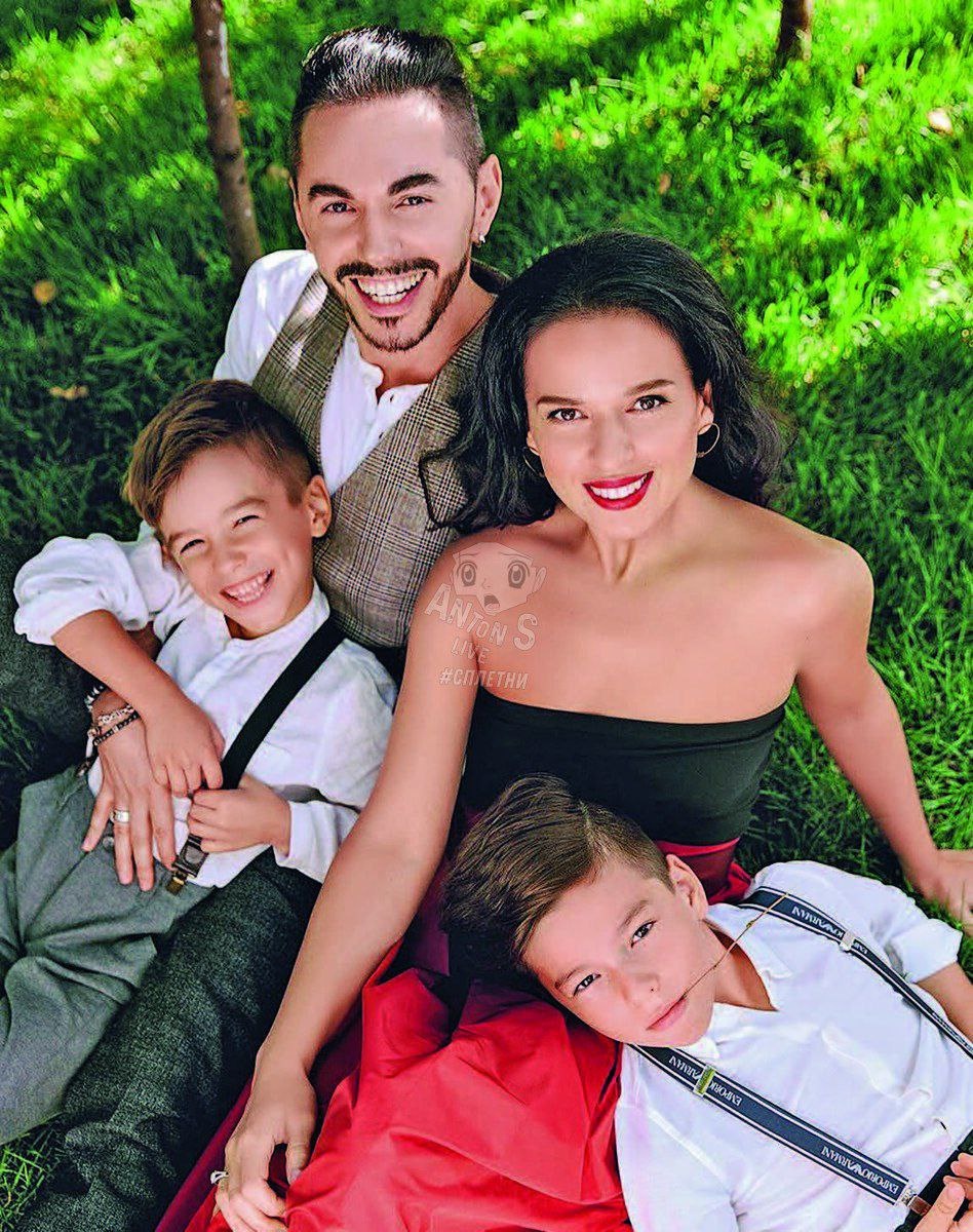 Тимур с бывшей женой и детьми. 