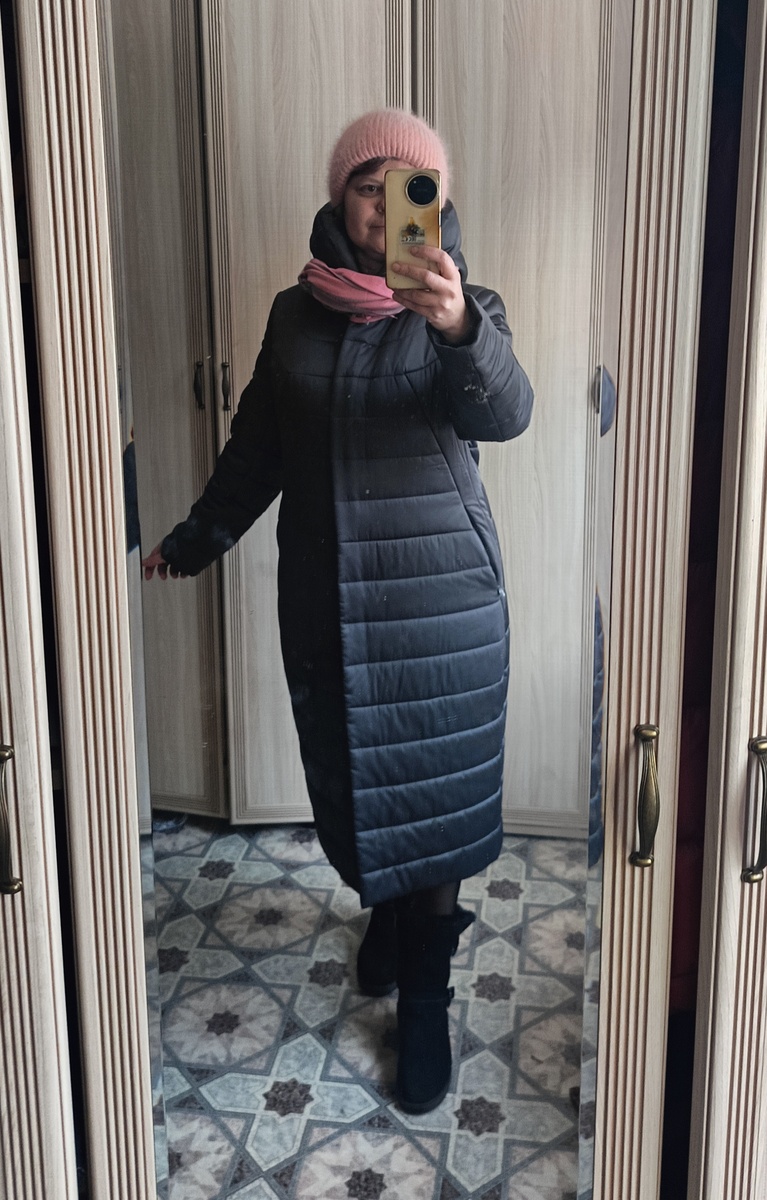 Планка не торчит, это я кнопки забыла застегнуть