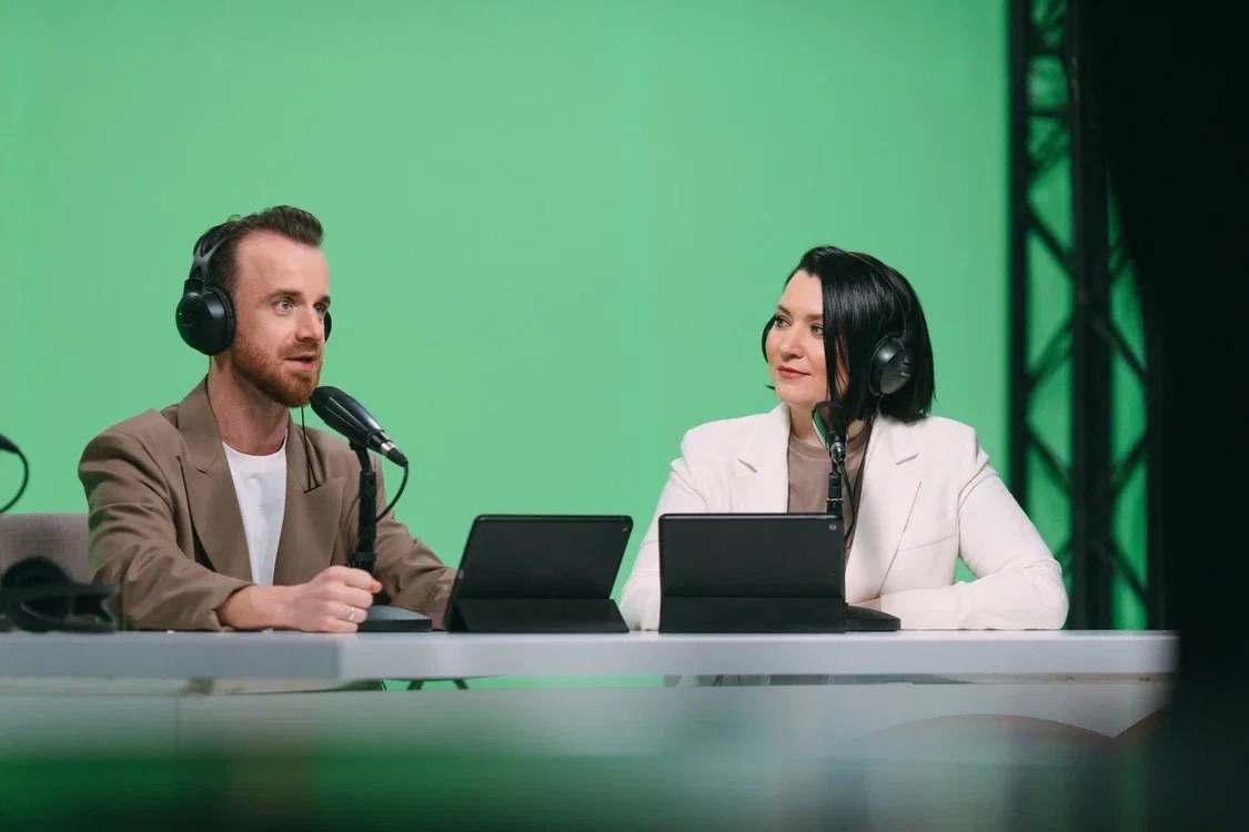 Ведение прямого эфира. Евгения Кор и Михаил Белянин. 