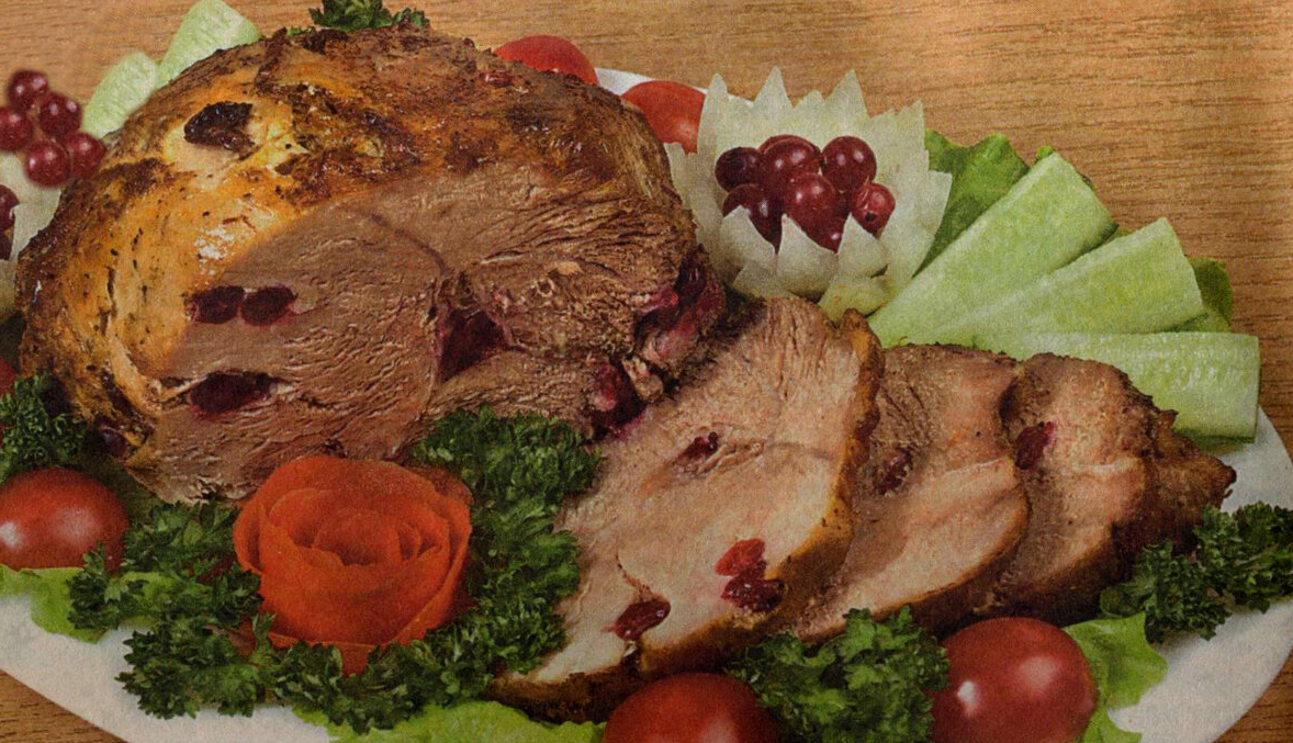 Мясо, запеченное с клюквой