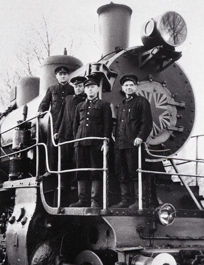 Паровозная бригада на паровозе СУ.