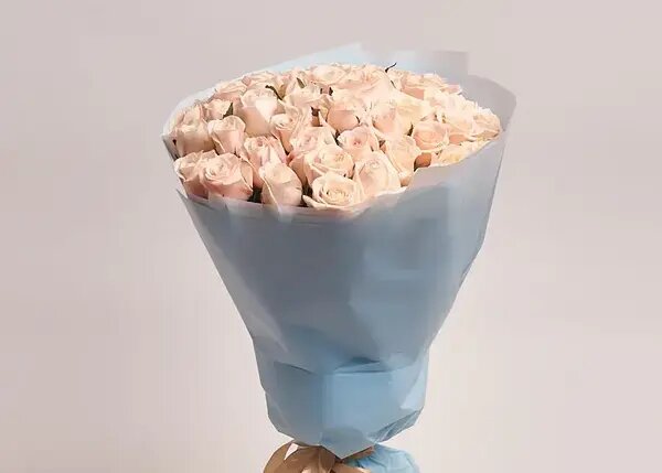   Кремовые розы в голубой пленке от AzaliaNow Мария Казённова