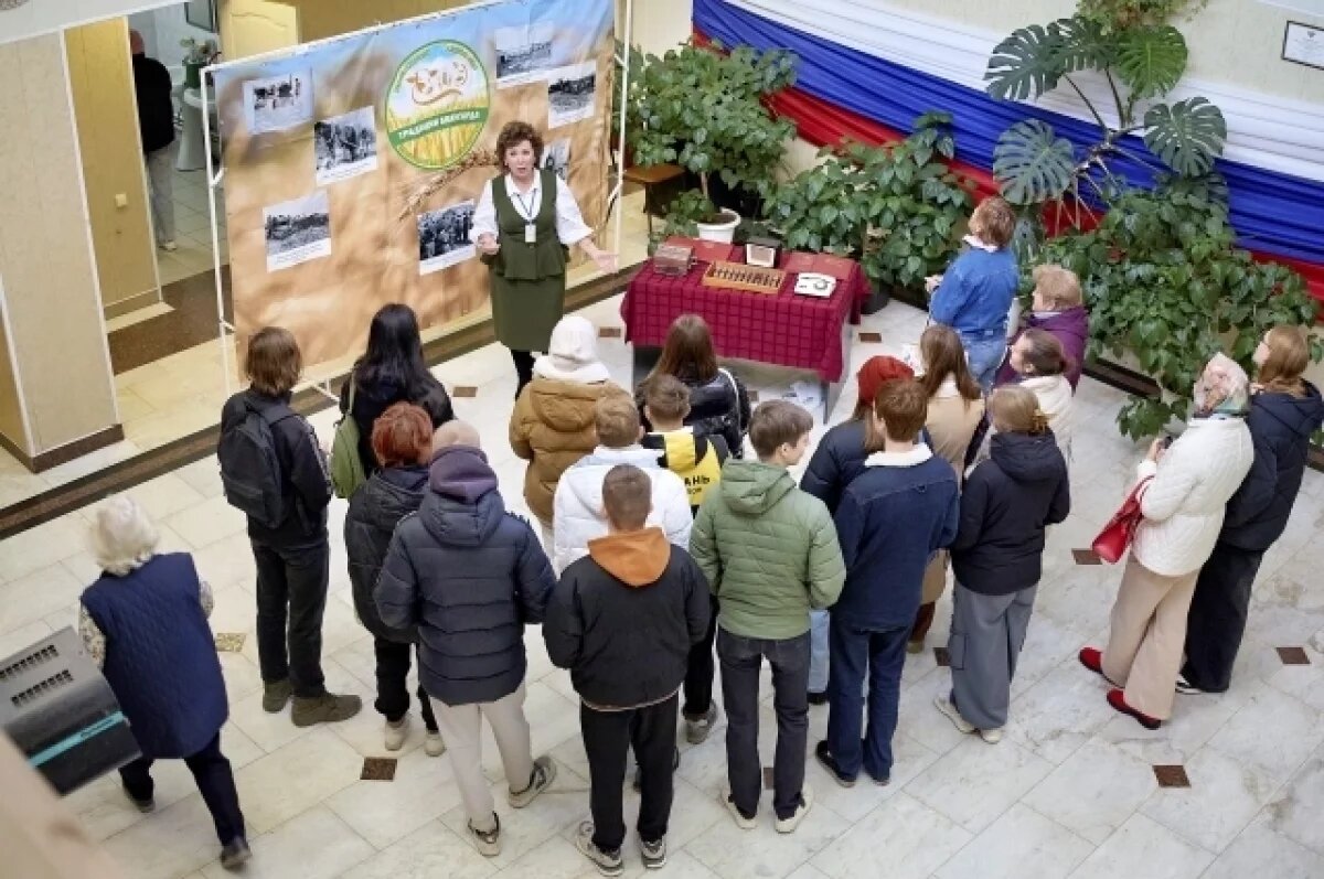    В начале экскурсии ребятам рассказали об истории ООО "Авангард". Предприятию в этом году исполнилось 95 лет.