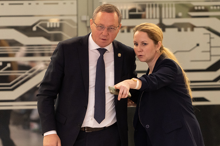    С 2013 по 2015 год Ахметова была начальником управления делами «Татмедиа», а потом закрепилась в должности первого заместителя руководителя республиканского агентства.   
Фото: «БИЗНЕС Online»