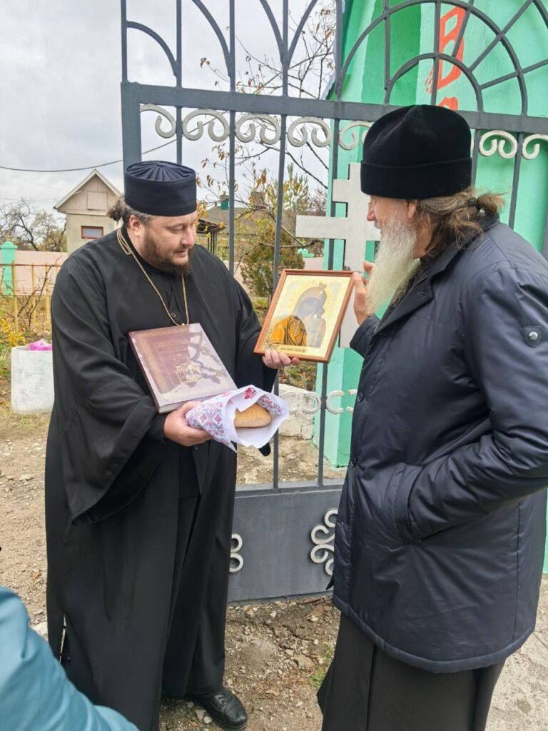     Делегация от Оренбургской епархии посетила ДНР и ЛНР Оренбуржье
📷    Делегация от Оренбургской епархии посетила ДНР и ЛНР Оренбуржье
