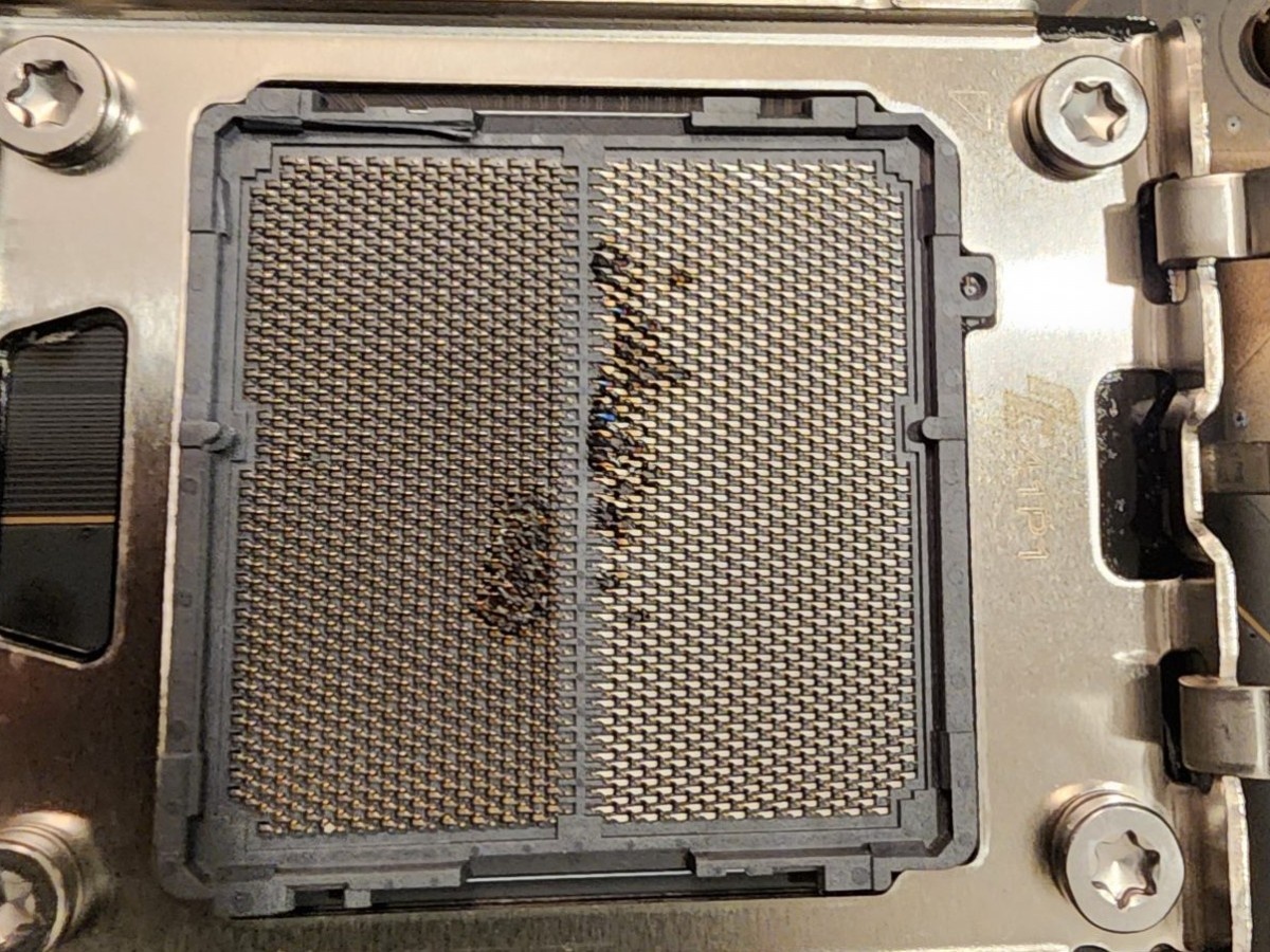    Не опять, а снова? AMD Ryzen 7 9800X3D «выгорел» вместе с сокетом [ФОТО]