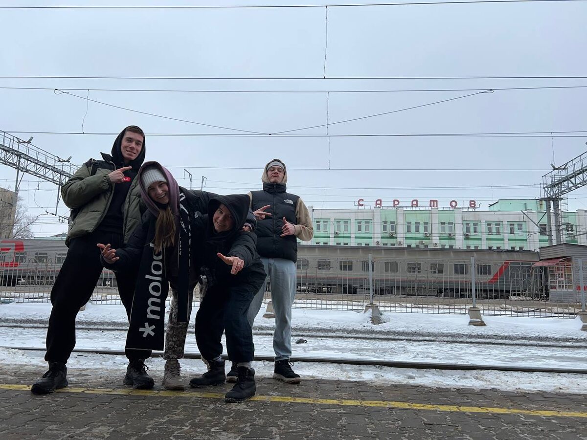 «Я тебе даю пюре, а ты не мне доширак и плюс не выходишь 2 оставноки» — переиграли в монополию. Февраль 2024