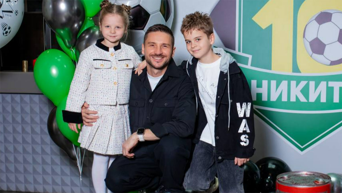 Сергей Лазарев с дочкой Аней и сыном Никитой. Фото: телеграм-канал Сергея Лазарева