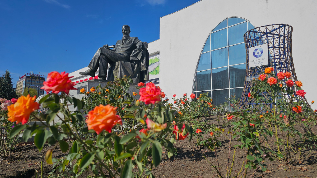 Памятник Игорю Васильевичу Курчатову