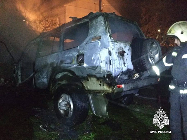 В Торжке Тверской области ночью сгорел внедорожник