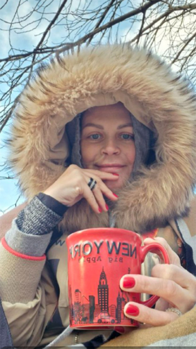 Сабина Пантус запечатлелась с чашкой кофе. Фото: соцсети Сабины Пантус