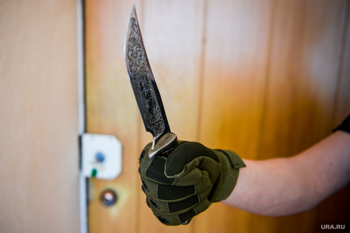 После того, как оппоненты пожали друг другу руки, убийца нанес жертве 6 ударов ножом. Фото: Вадим Ахметов © URA.RU