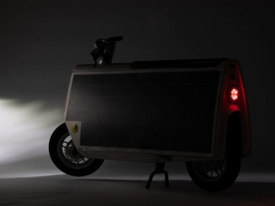    Электроскутер Lightfoot с солнечными панелями оценили почти в $5000