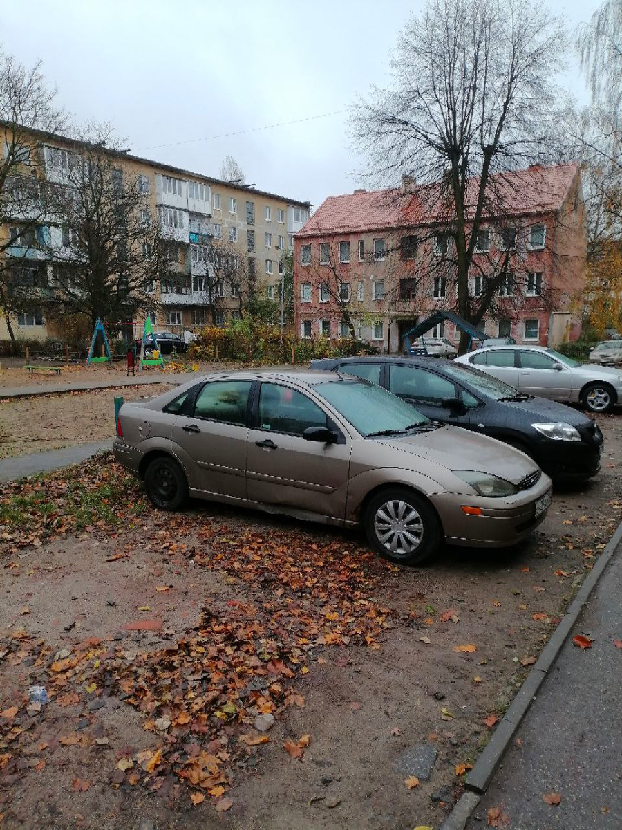 Парковка во дворе