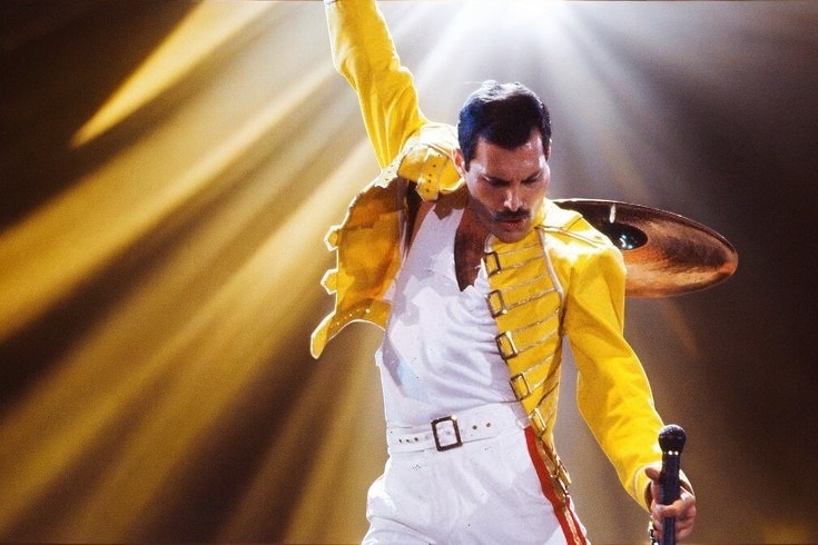 Фредди Меркьюри в лучах славы или просто солнца, которое обжигает планету Меркурий!