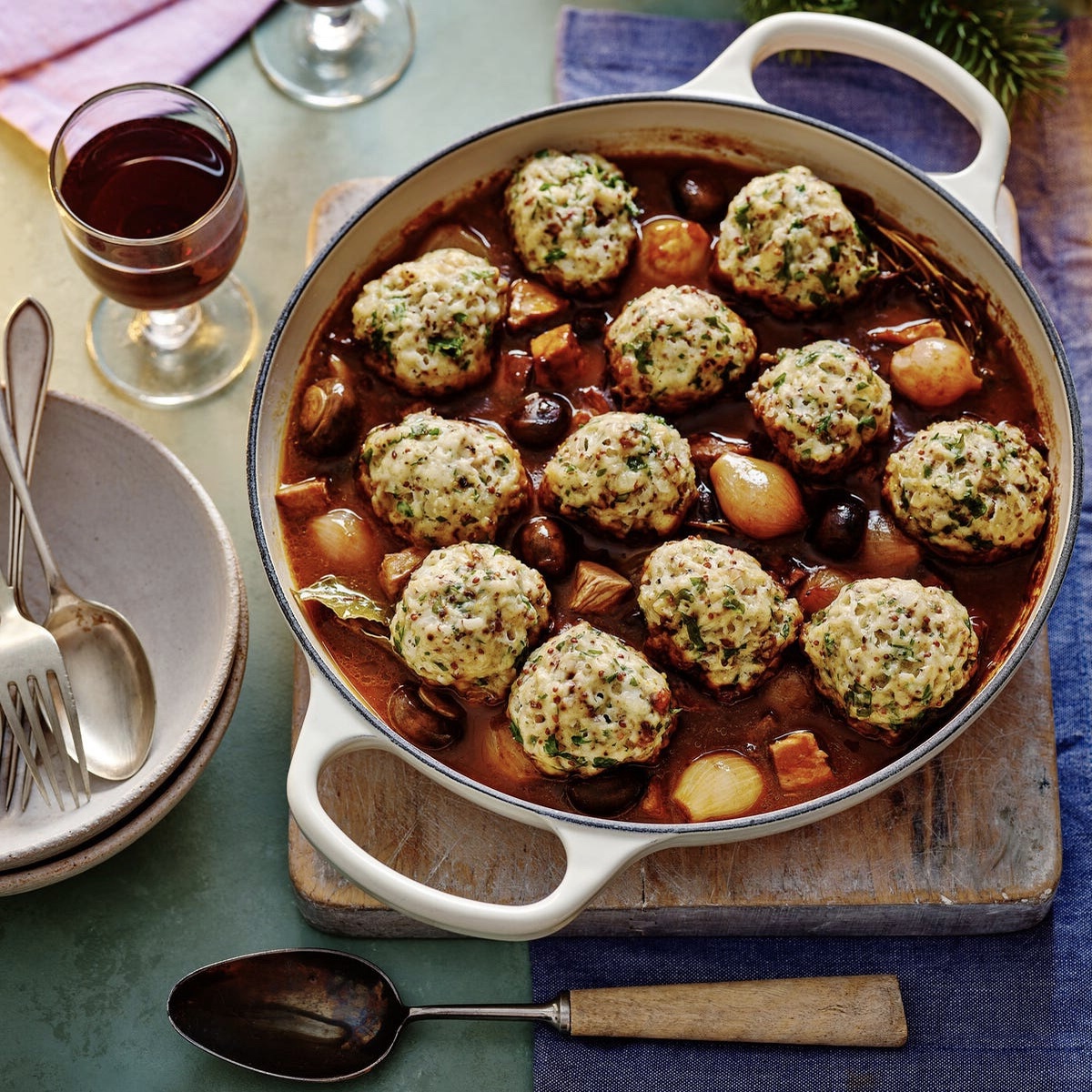 Индейка в стиле Coq Au Vin* с ореховыми клёцками