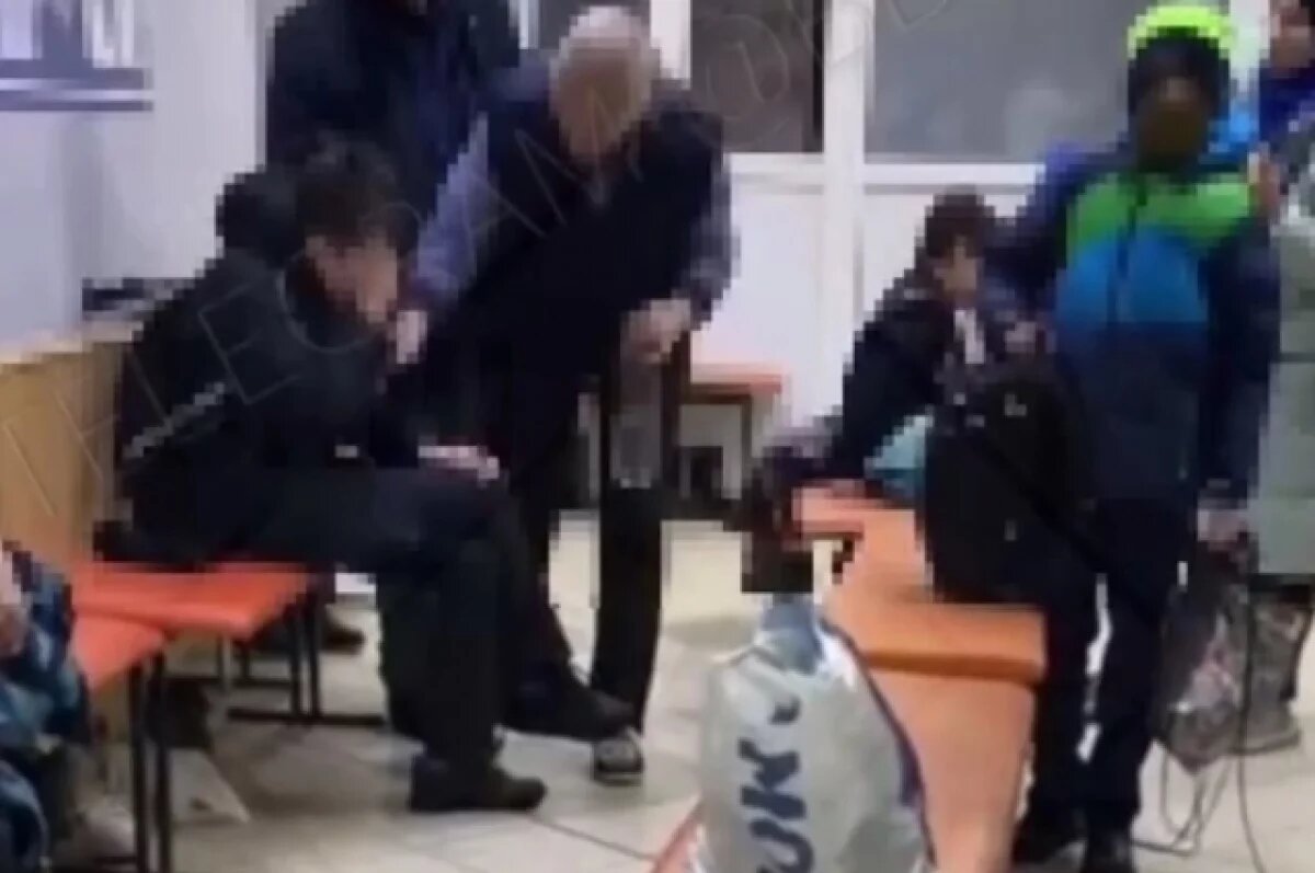    В Уфе распылили перцовый баллончик в глаза школьнику