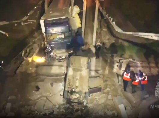    обрушение автомобильного моста в Крыму // фото: пресс-служба МЧС России